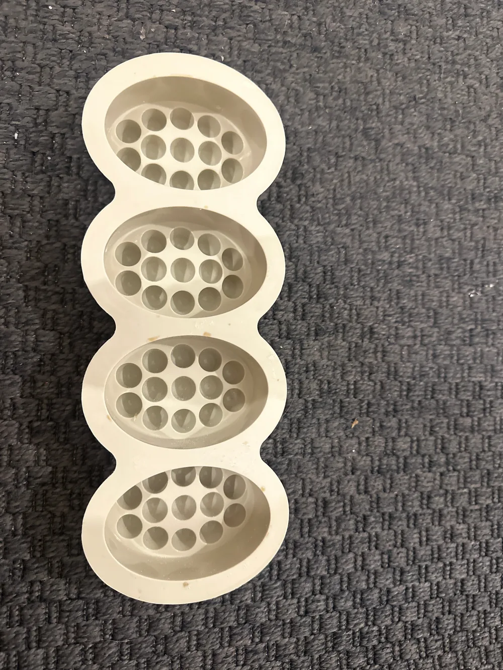 Molde de silicona ovalado con relieve de burbujas, 4 cavidades